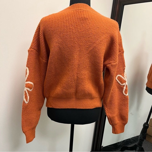 Beautiful Floral Knit Sweater - Size M (Excellent Condition) - Picture 4 of 6
